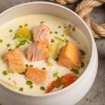 Суп с лососем, молоком и укропным маслом