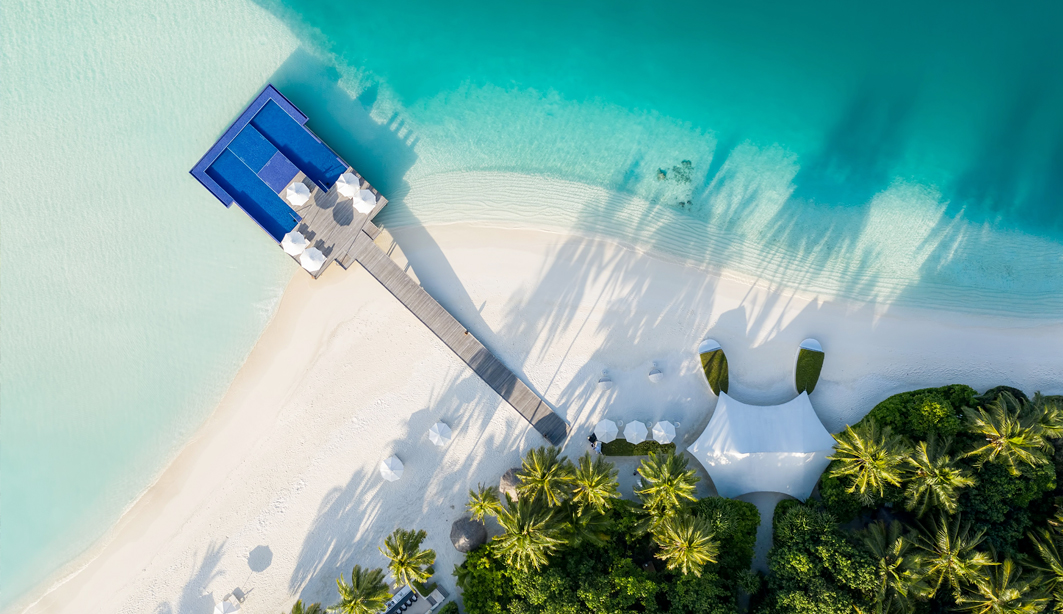 quiet zone pool aerial 1063x614 1 - Conrad Maldives. Экологичный Новый год
