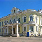 Бежецк. Дом с атлантами1