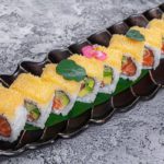 Oishii — Ролл _Калифорния лосось с щучьей икрой_