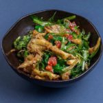 Море_Тёплый салат с вешенками и чукой