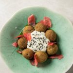 falafel s neobychnym sousom iz shhavelya i ovsyanym molokom  150x150 - Кокосовый мусс с карамелизированным яблоком и чипсами .