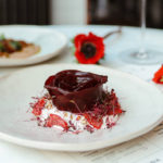 Свекла со страчателлой, малиновым соусом и карамельным пеканом
