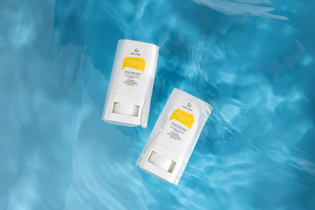 Solntsezashhitnyj stik dlya litsa SPF50 11 gor 1024x683 - Жаркое лето. Что положить в косметичку