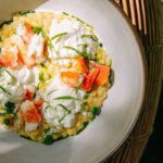 Птитим с крабом, страчателлой и зеленым горошком