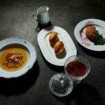 Декабристы_ Консоме из утки, пирожок с ливером и Тельное, беарнез
