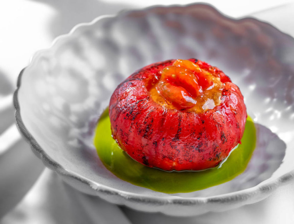 Tomatnyi salat MOMO 1024x783 - Москва. Новые рестораны открытые в октябре