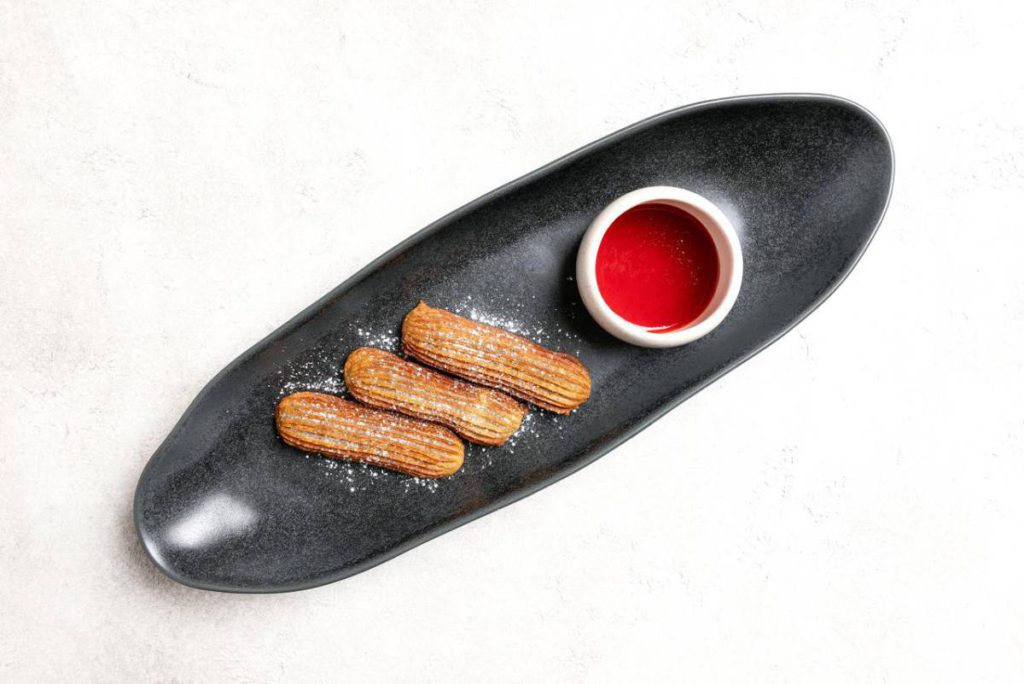 Sapiens trufelnie churros s tomatnim chatni 1024x684 - Москва. Новые предложения ресторанов в августе