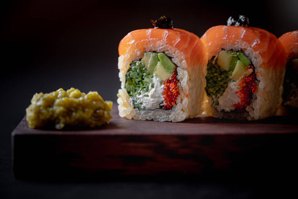 Roll Filadelfiya s lososem i avokado 1024x683 - Декабрь. Новые предложения московских ресторанов