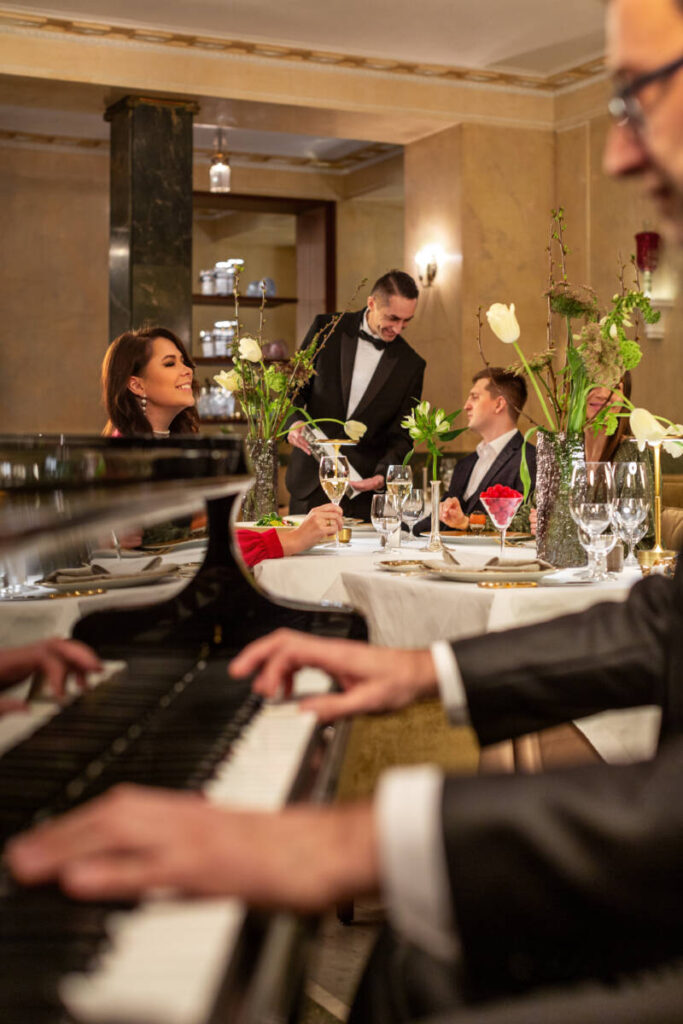 Ikornyj bar 2 683x1024 - Санкт-Петербург. Гид по лучшим событиям белых ночей 
