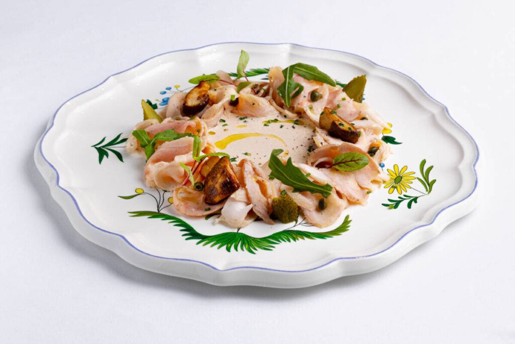Pollo tonato s belymi gribami1 1 1024x683 - Август. Новые предложения московских ресторанов